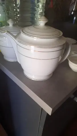 ensemble theiere, boite à sucre , tasses