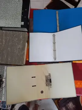 classeurs materiel scolaire ou bureau