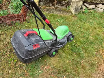 petite tondeuse électrique usagée
