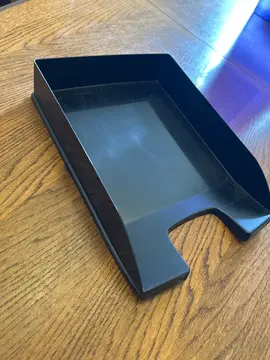 corbeille à courrier noire