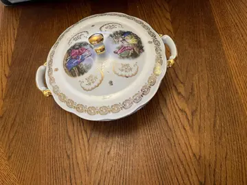 grosse soupière en porcelaine 27 cm env