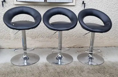 3 Tabourets de cuisine (tournants et réglables en hauteur)