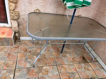 table en verre de jardin