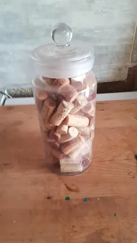 pot avec bouchons en liège
