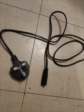 câble avec prise anglaise.