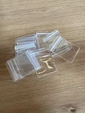 Petites pochettes en plastique