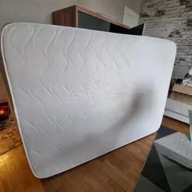 donne matelas avec housse
