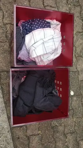 Lots d'écharpes et de foulards divers et variés