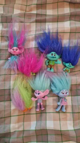 7 figurines Trolls