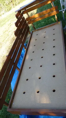 Cette banquette lit est donnée avec découpe mousse matelas de 80 cm sur 1, 90 en bon état