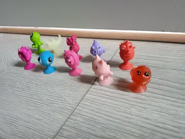 Petits personnages ventouse
