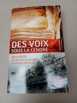 DES VOIX SOUS LA CENDRE