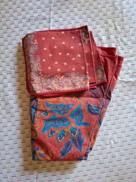 nappe ronde et serviettes de table