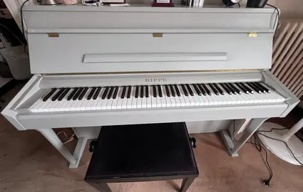 PIANO RIPPEN + TABOURET