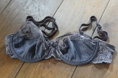 soutien gorge gris