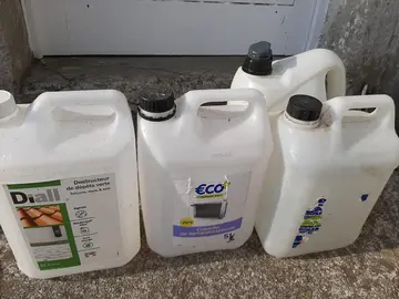 bidons 5L vides