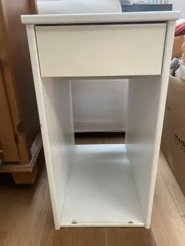 Petit meuble avec un tiroir