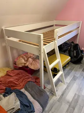 lit hauteurs à escalier enfant
