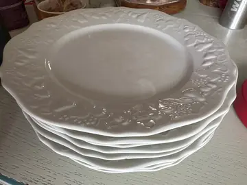 assiettes en porcelaine
