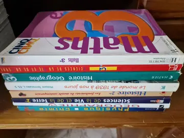 Lot manuels scolaires