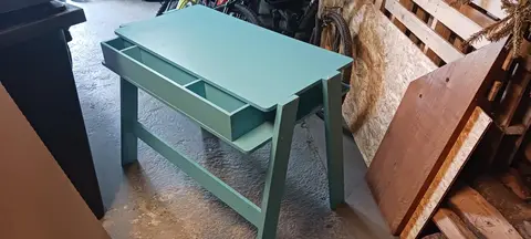 bureau et chaise de bureau pré ado