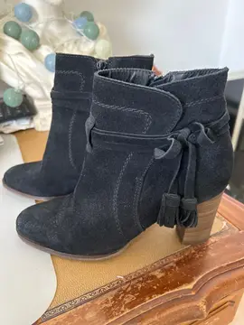 Bottines noires en nubuck André