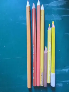 Lot crayons orange et jaune