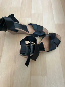 sandales compensées en cuir noir taille 39 marque Creeks
