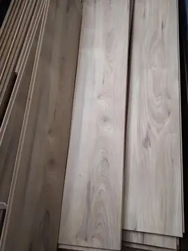 Lattes de parquet stratifié
