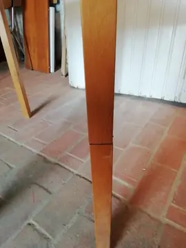 Table en bois à tiroir