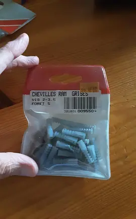 34 chevilles RAM grises