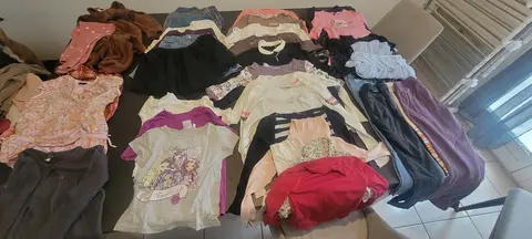 lot d'affaires fille 6/8/10 ans