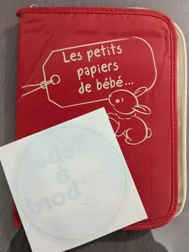 Carnet bébé + sticker voiture