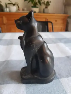 statuette