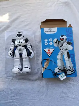Robot avec télecommande (piles), rechargeable USB