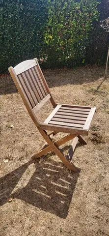 table extérieure avec 4 chaises en teck
