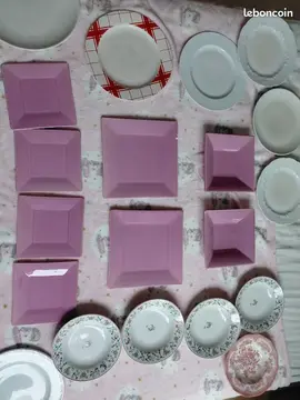 LOT DE JOLIES ASSIETTES