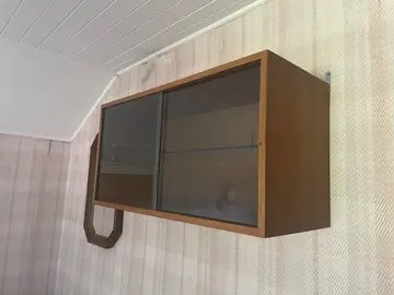 étagère en bois -vitrine à accrocher au mur
