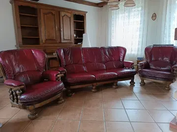 Un canapé et 2 fauteuils en cuir