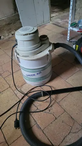 aspirateur poussière et eau