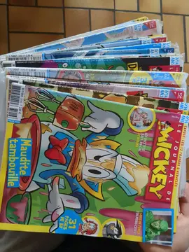 lot de magazines de journal de Mickey