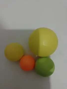 4 balles pour chat