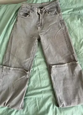 Pantalon gris taille S (trou)