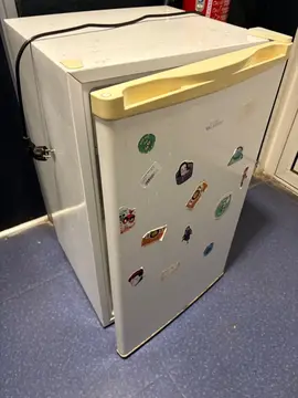 frigidaire avec une partie chambre froide.