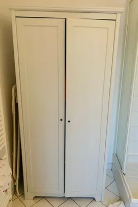 armoire en bois IKEA