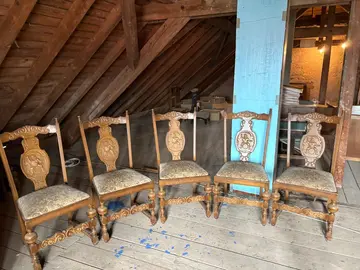 5 chaises bois capitonnées