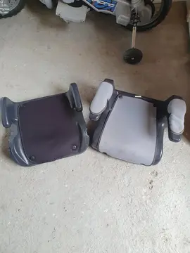 Deux réhausseurs