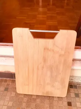 planche à pain en bois avec poignée inox
