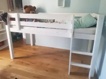 Lit mezzanine en bois blanc