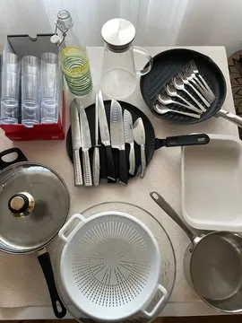 Lot de vaisselle diverse et variée